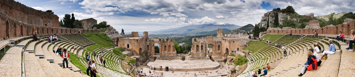 Sicily Taormina Greek Theater - High Resolution Panorama (zoutedrop)  [flickr.com]  CC BY 
Informazioni sulla licenza disponibili sotto 'Prova delle fonti di immagine'